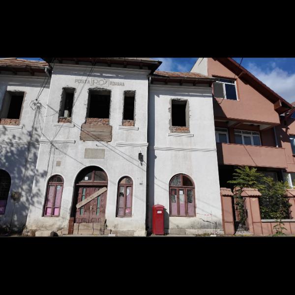 Baia de aramă are case părăsite